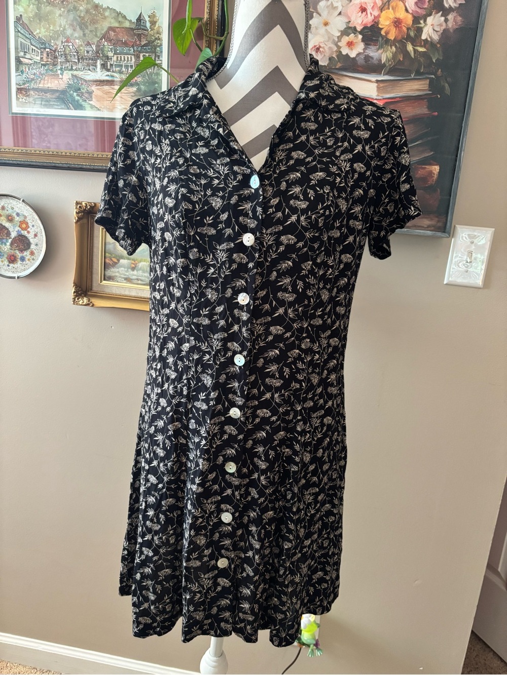 *VINTAGE!* Black Dress with White Floral Print and Mother of Pearl Buttons